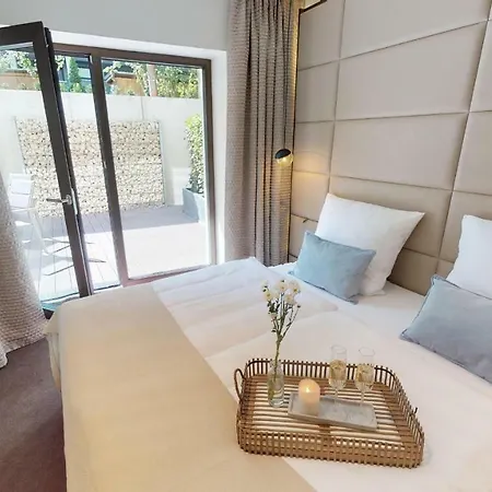 White Pearl 0.04 Apartman *